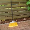Kép 2/3 - York partvis 120 cm-es nyéllel, 35x13,5 cm fejjel, Sunny Garden kivitelben, erős seprű kültéri takarításhoz-2