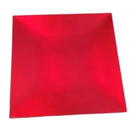 Dekor tálaló tálca piros színben 30 cm átmérővel, elegáns konyhai és tálalási kiegészítő